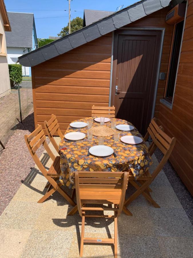 Chaleureux chalet en bord de mer Merville-Franceville-Plage Extérieur photo